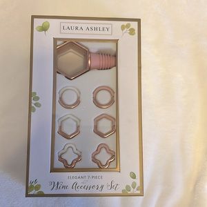 Wine topper & 6 charms Laura Ashley.Never opened